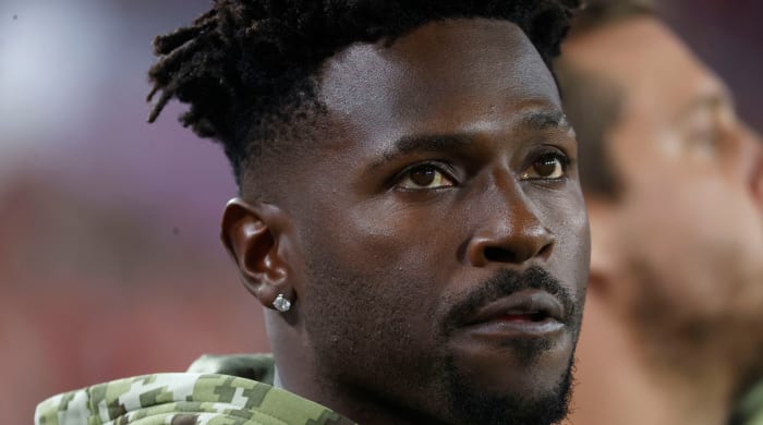 Tampa, Florida, USA; Tampa Bay Buccaneers wide receiver Antonio Brown (81) during the first quarter against the New York Giants at Raymond James Stadium
